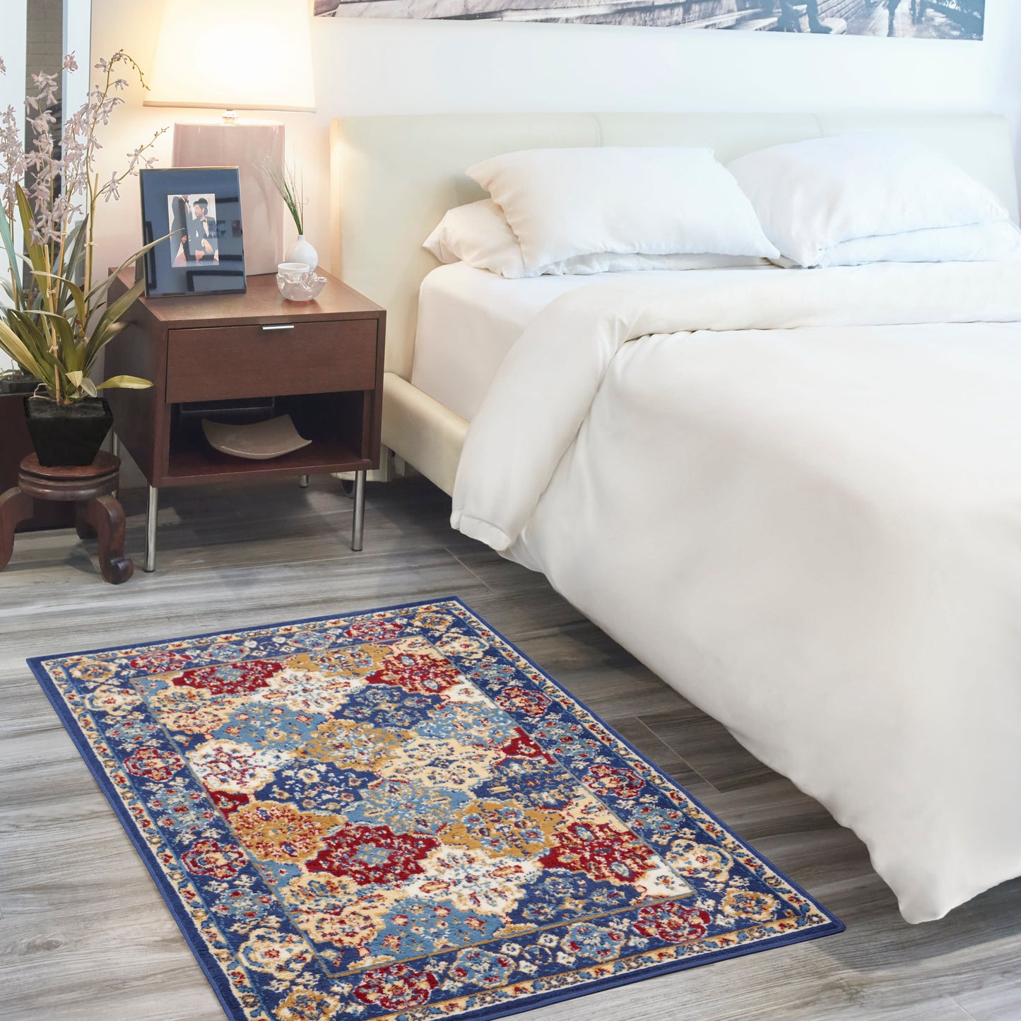 Blue-border multicolor Bohemian area rug, 3' x 5'.