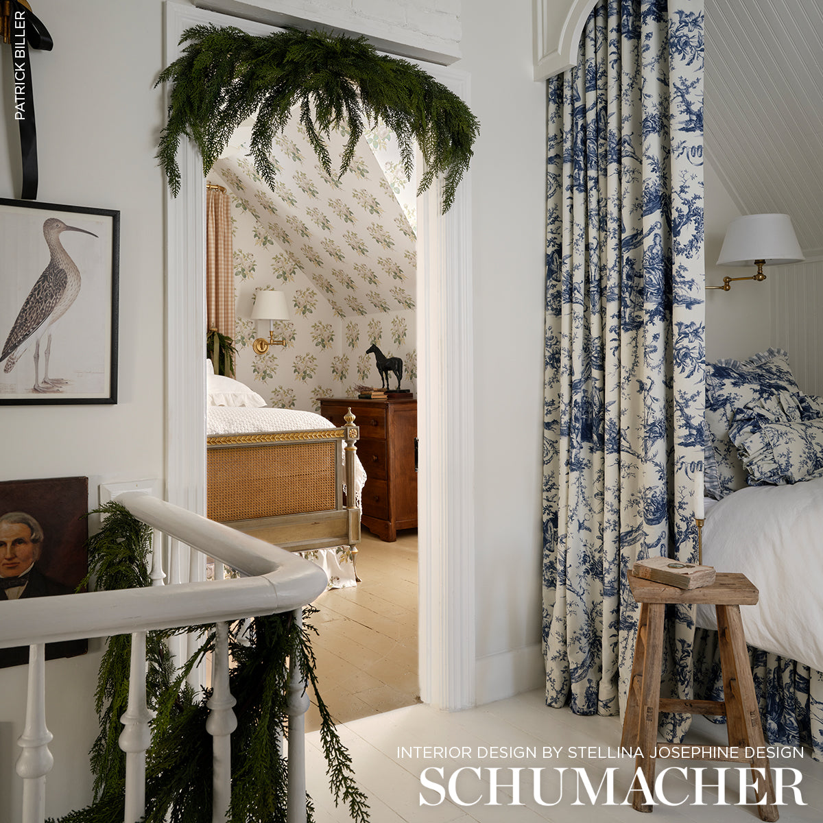 SCHUMACHER FABRIC CLASSIC PRINTS LE COURONNEMENT DE LA ROSIERE BLEU - 175271