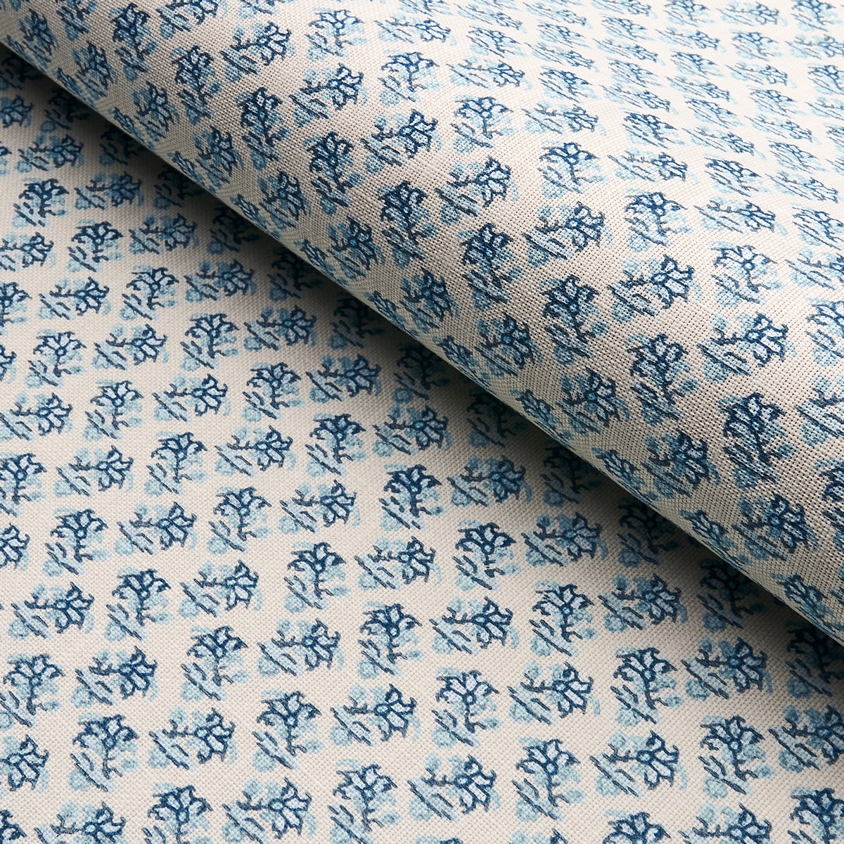 SCHUMACHER FABRIC MARK D. SIKES OLEANDER INDOOR/OUTDOOR INDIGO - 180760