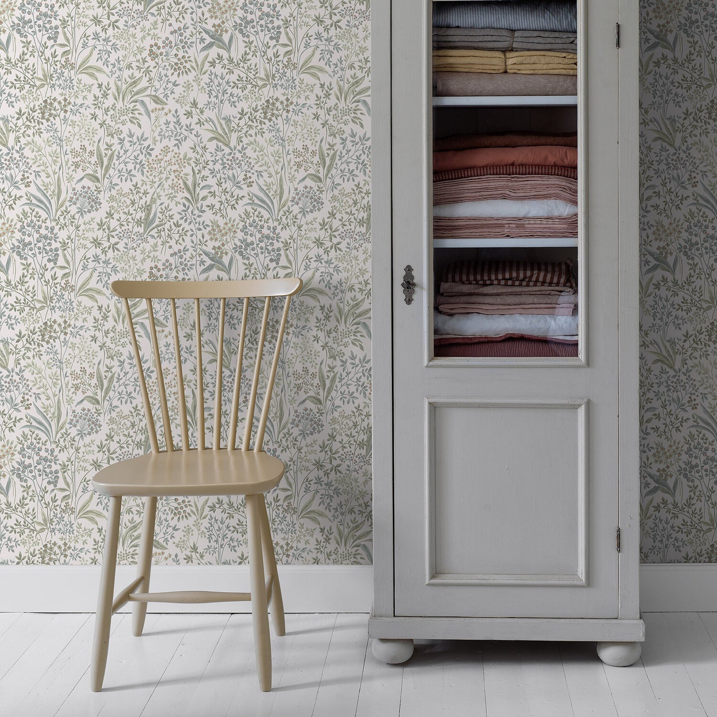 Botanical floral wallpaper in sage green with detailed flowers and berries, elegant traditional wallcovering for living rooms and bedrooms.
