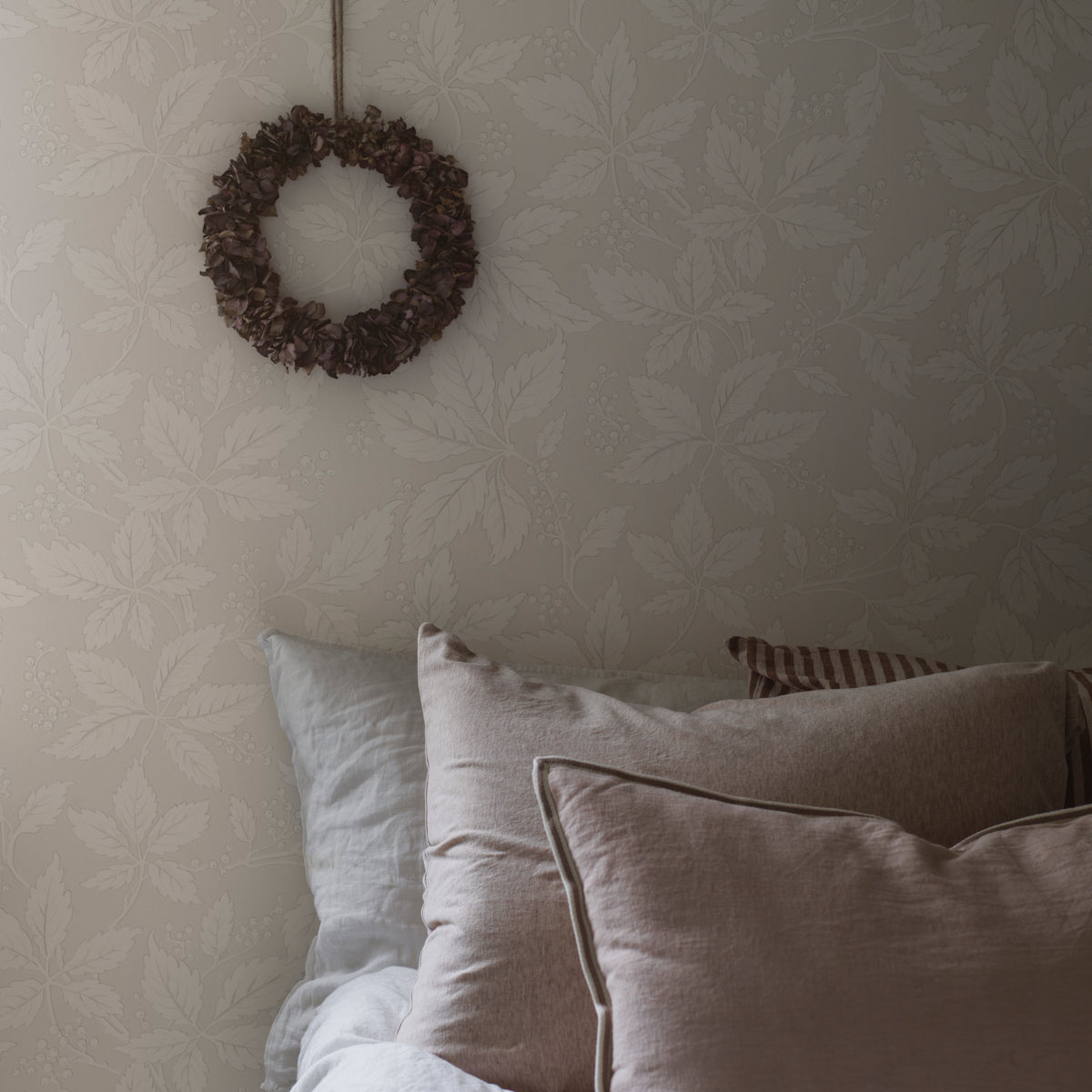 SCHUMACHER Borastapeter VILDVIN BONE - 2027