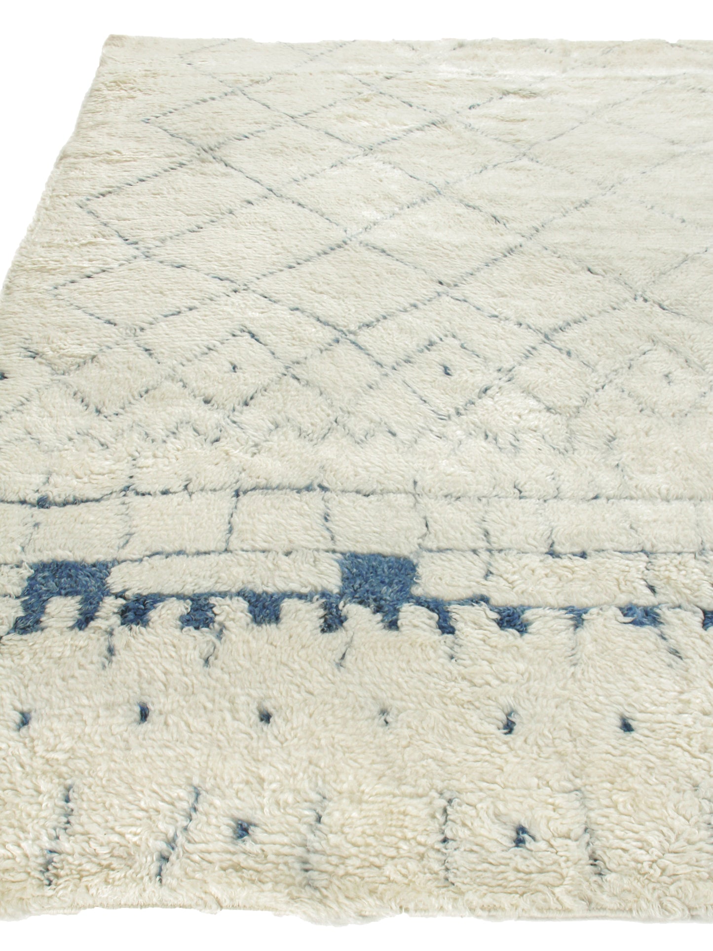 Cream shag rug with light blue diamond lattice pattern and a blue border along the edge.