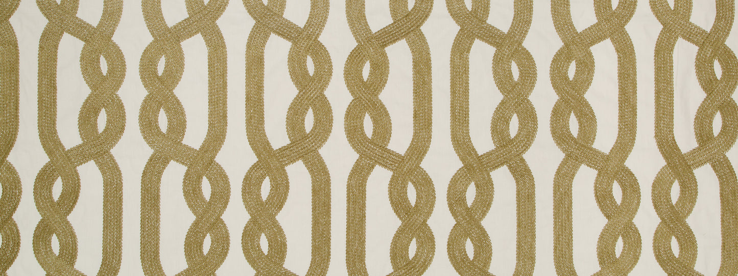 Gold interlocking loop pattern wallpaper with repeating chain motif on cream background; vintage ornate style.