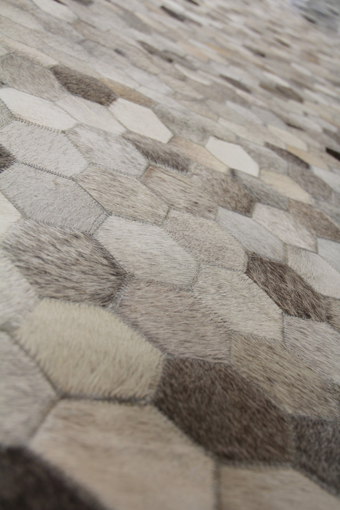 EXQUISITE RUGS Natural Hide Indoor Hand Stitched - 3357-5'X8'