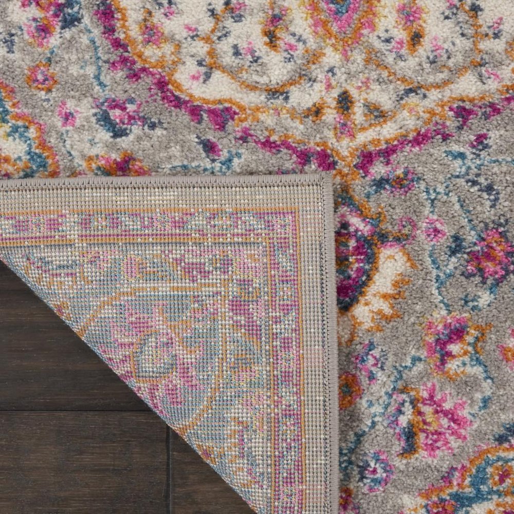 5' X 7' Gray And Ivory Medallion Area Rug