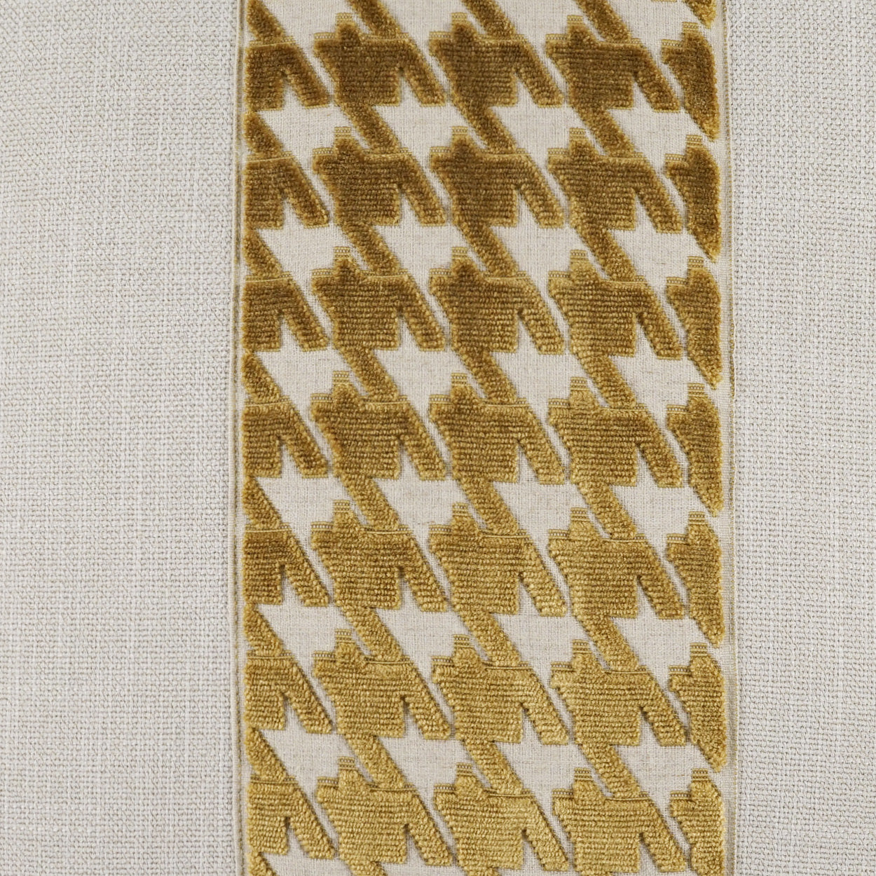 D.V. KAP HOME 24" x 24" Ennis Pillow - Midas Traditional, Band / Ribbon - 4243-M-2424