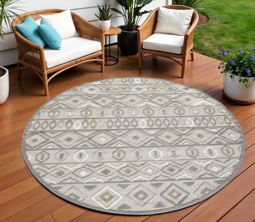 8' round gray and ivory Southwestern stain-resistant indoor/outdoor area rug.
