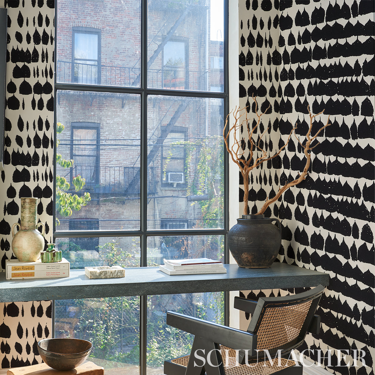 SCHUMACHER WALLCOVERING EXUBERANT PRINTS QUEEN OF SPAIN BLACK - 5005881