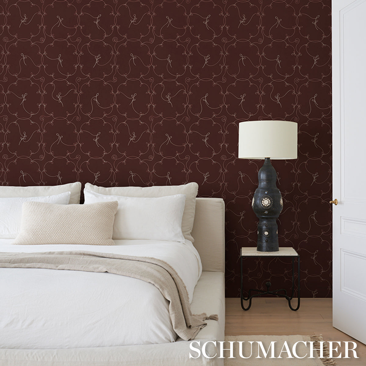 SCHUMACHER BACKDROP BRODERIE BORDEAUX - 5017850