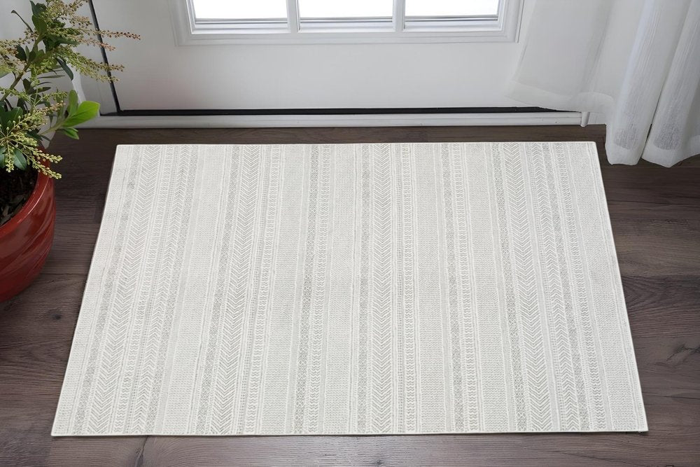 3' X 5' White And Grey Geometric Power Loom Stain Resistant Area Rug