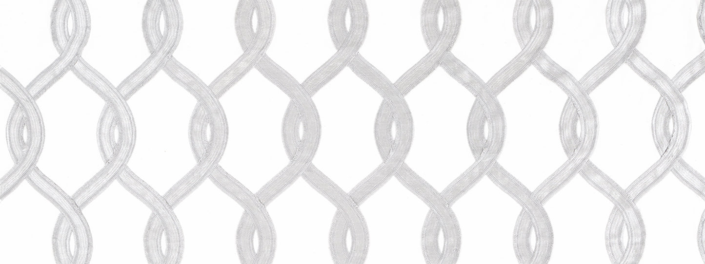 Silver chain-link mesh with interlocking oval links, metallic texture for fencing & decorative lattice.