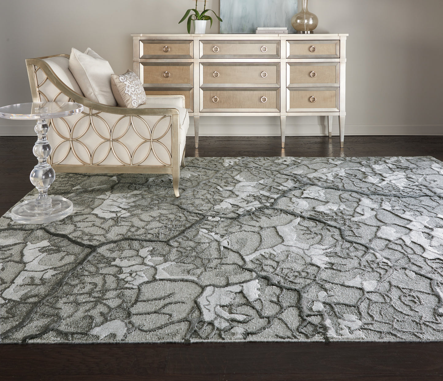 Cream and gray stone-pattern rug, 9' x 12'.