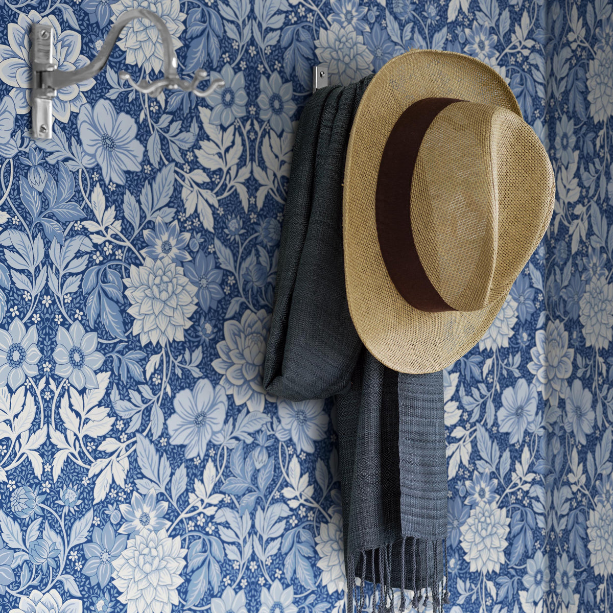 SCHUMACHER Borastapeter DAHLIA GARDEN BLUE , WHITE - 6141