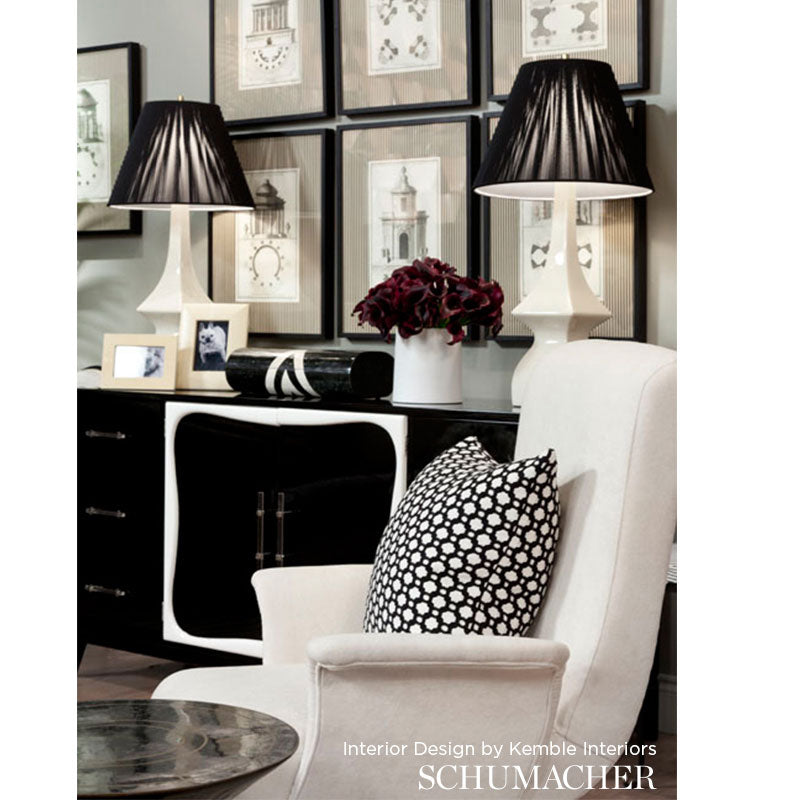 SCHUMACHER ESSENTIALS: SMALL-SCALE UPHOLSTERY BETWIXT PATTERNED WOVENS PATTERNED WOVENS BLACK / WHITE - 65683
