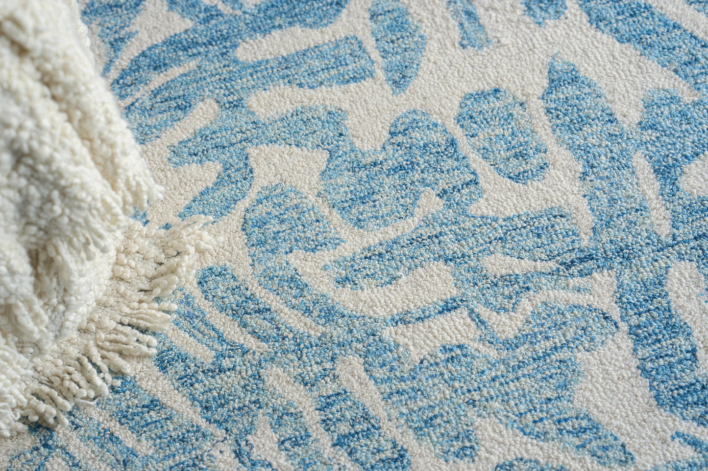 Blue and ivory abstract-pattern indoor hand-tufted rug with cream fringe for living room decor