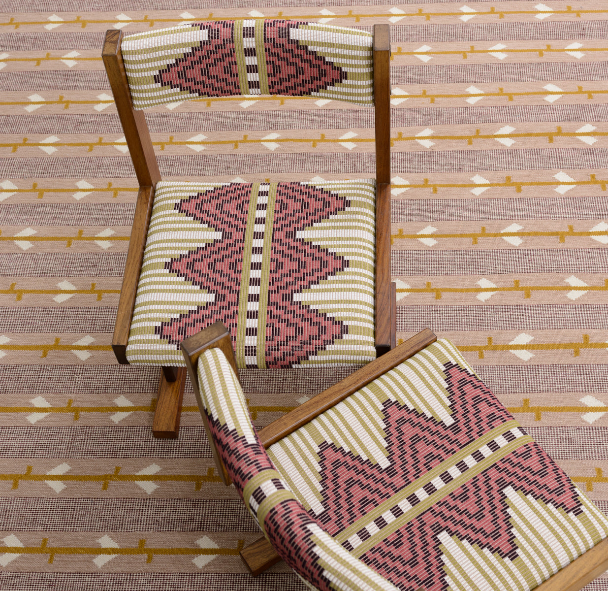 SCHUMACHER A RUM FELLOW MIXCO HAND WOVEN BROCADE WOVEN WOVEN DEWBERRY - 79271