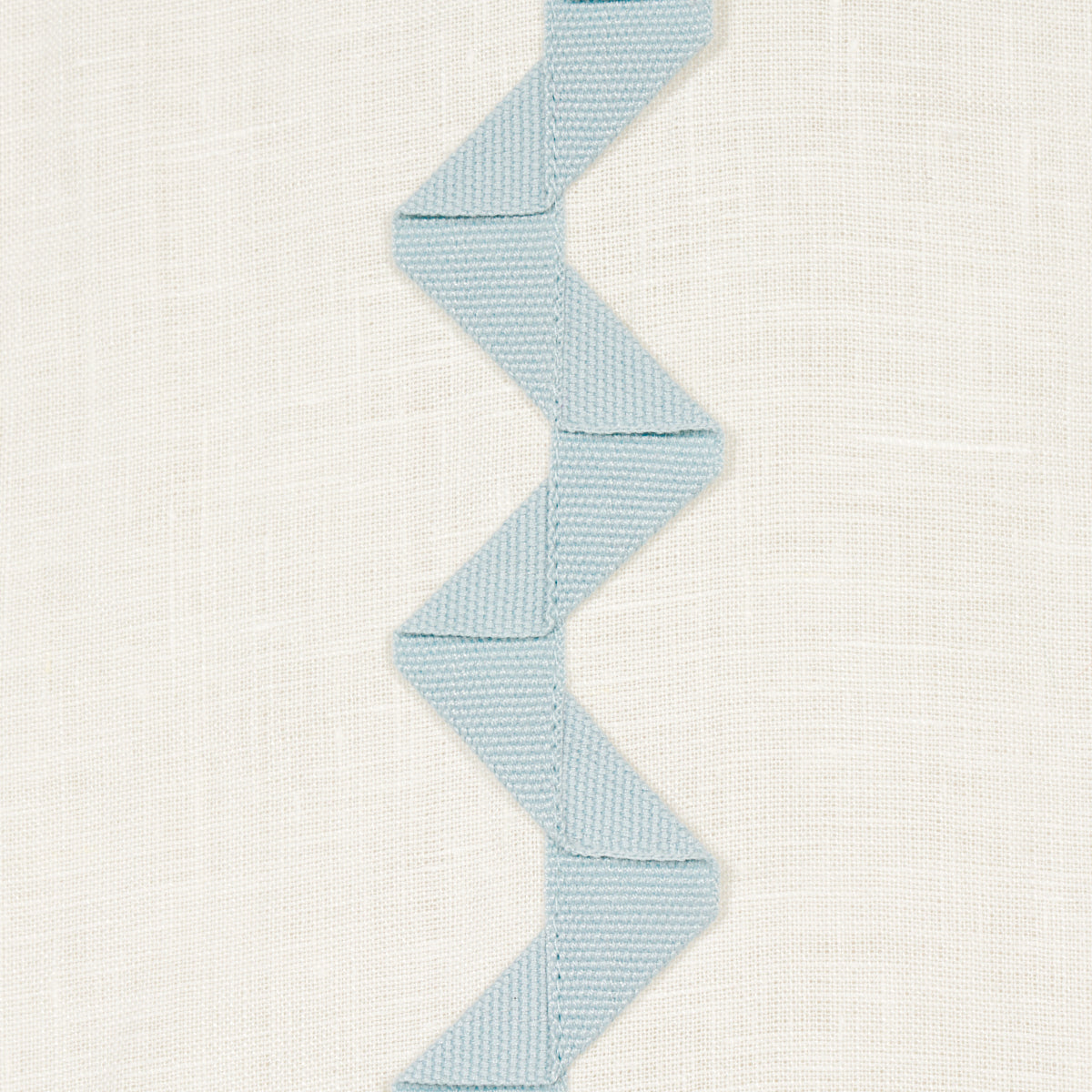 SCHUMACHER NEW TRADITIONAL: PROVEN??AL LAZARE APPLIQU?? PATTERN WOVENS,EMBROIDERIES PATTERN WOVENS,EMBROIDERIES SKY ON IVORY - 82221