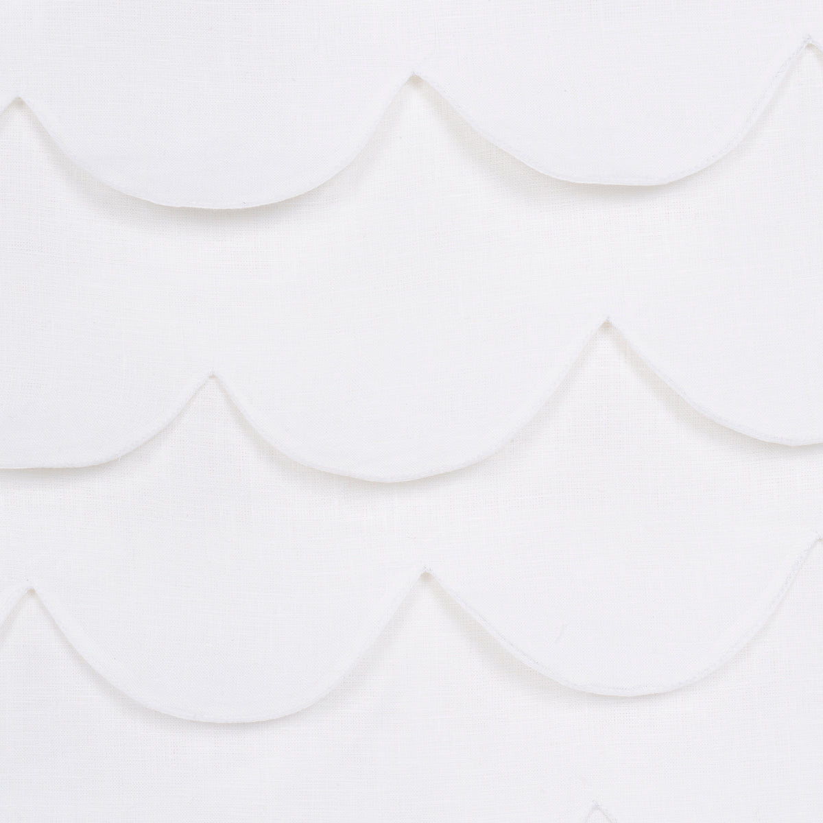 SCHUMACHER STUDIO BON PREP SCHOOL HAND PIECED SCALLOP WOVEN WOVEN WHITE - 84400