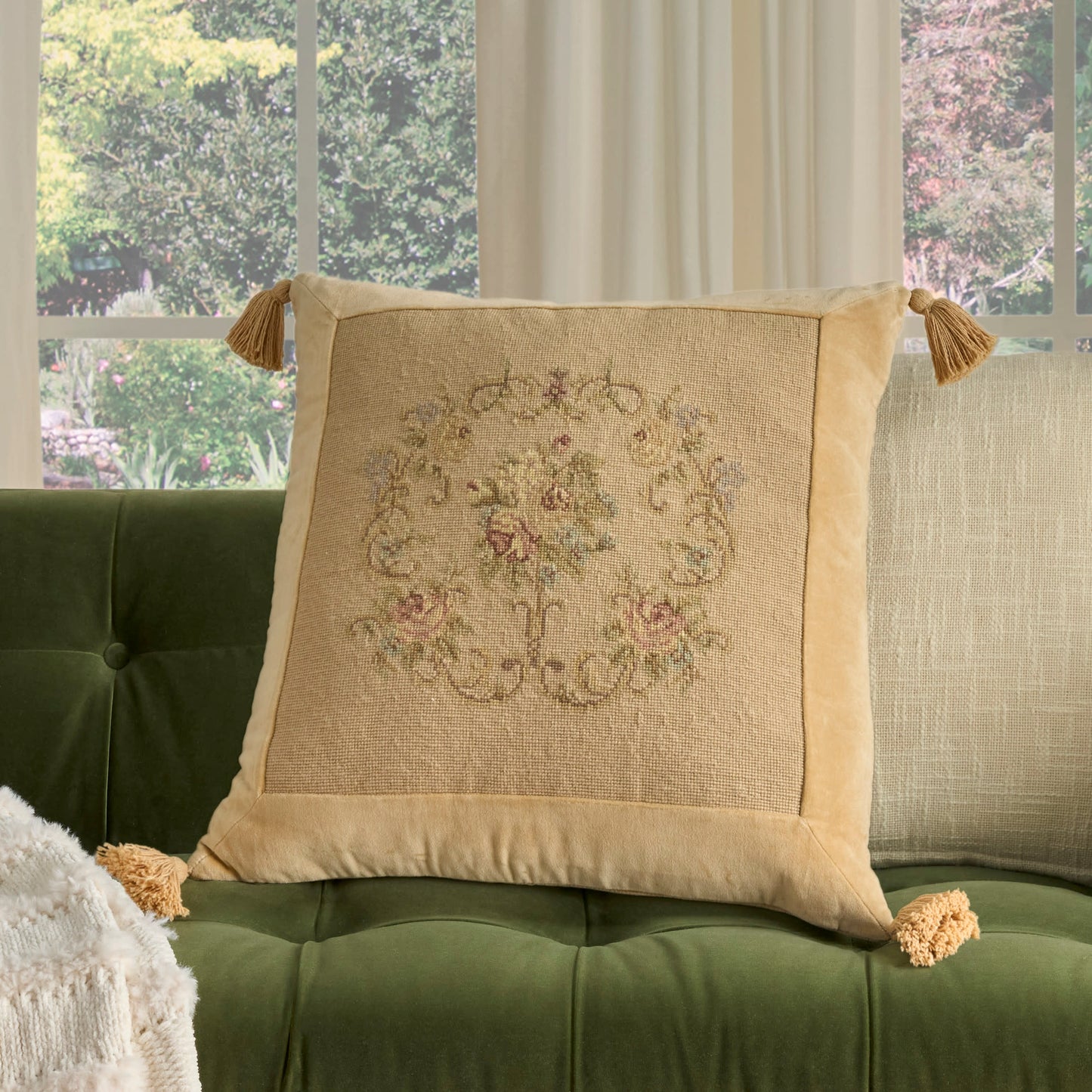 NOURISON HOME 22" x 22" Mina Victory Vintage Beige - 798019092269