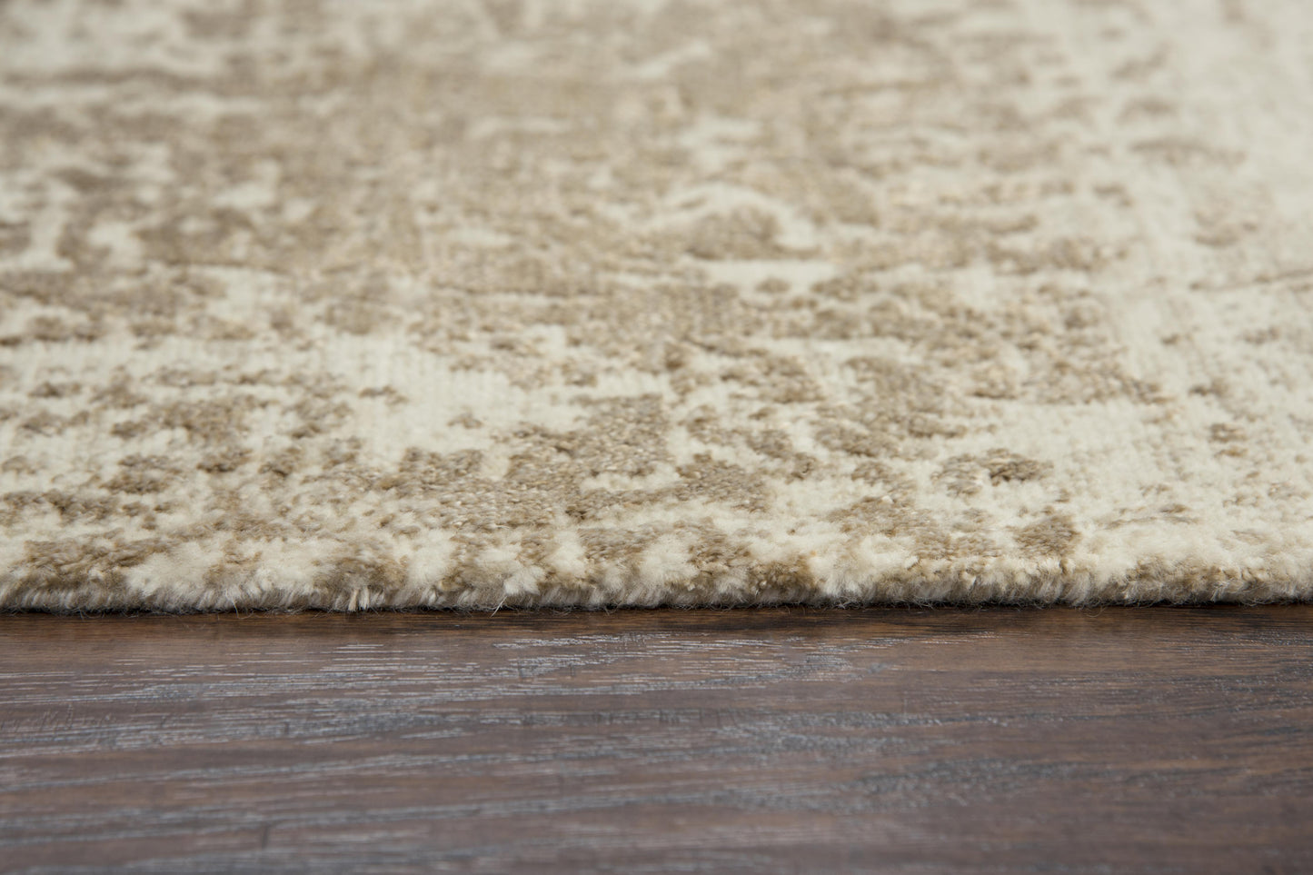 Contemporary area rug, 9' x 12'.