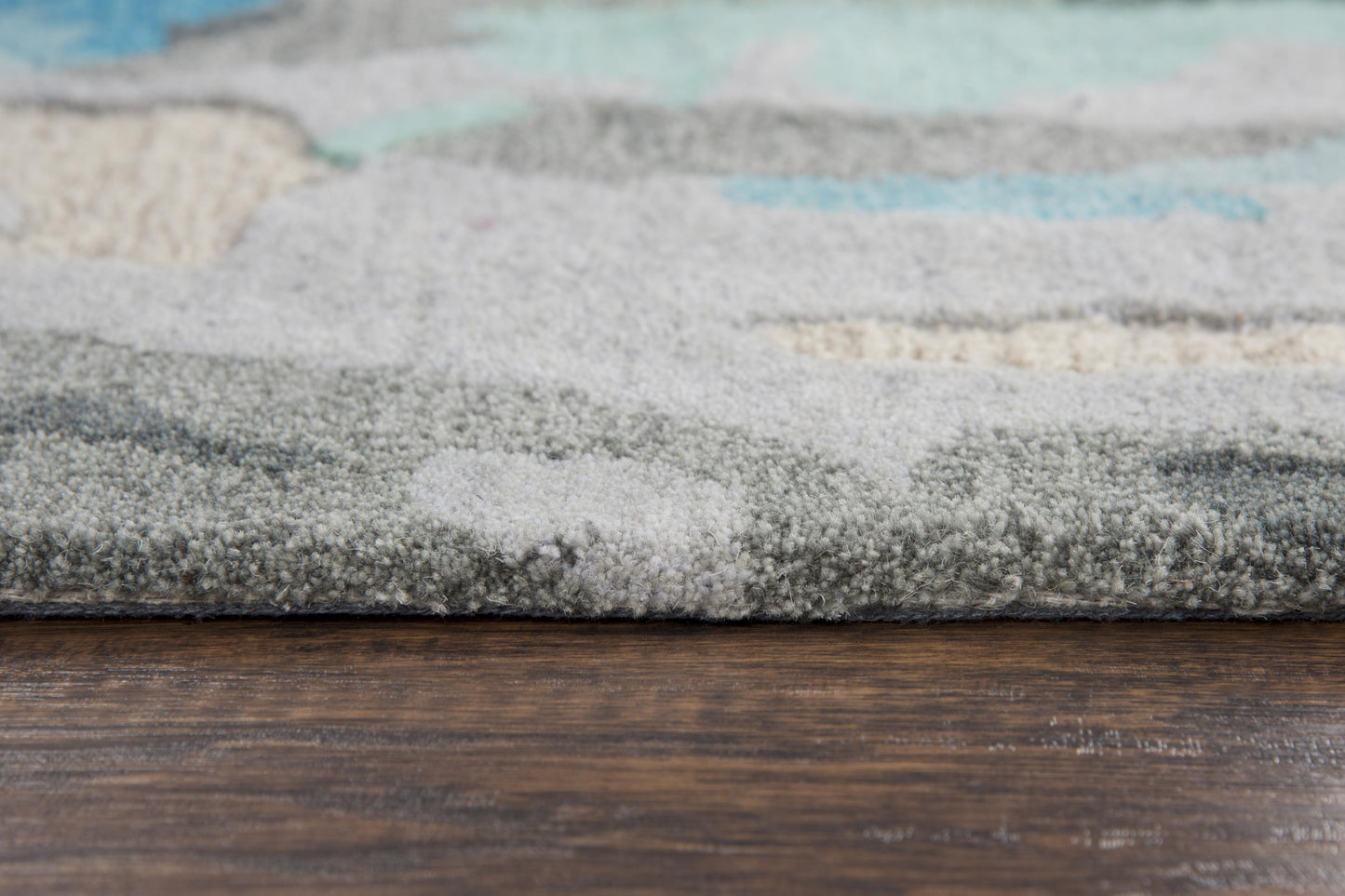 Area rug in Mid-Century Modern style, 8' x 10'.