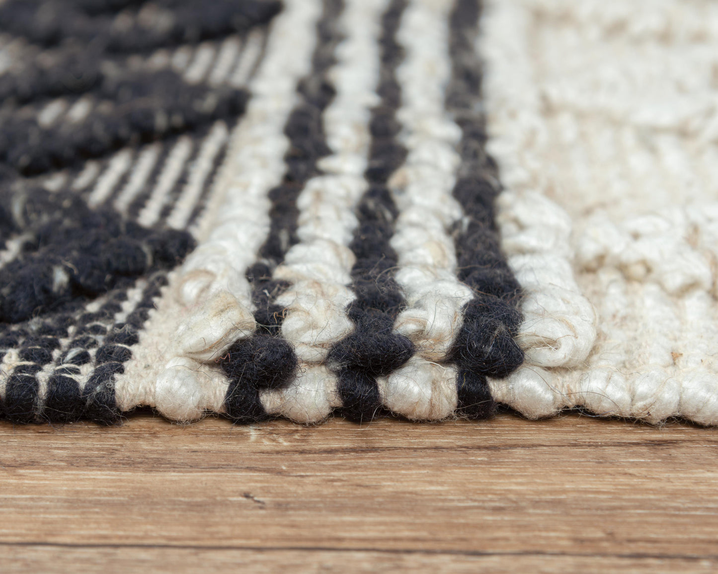 Casual area rug, 9' x 12'.