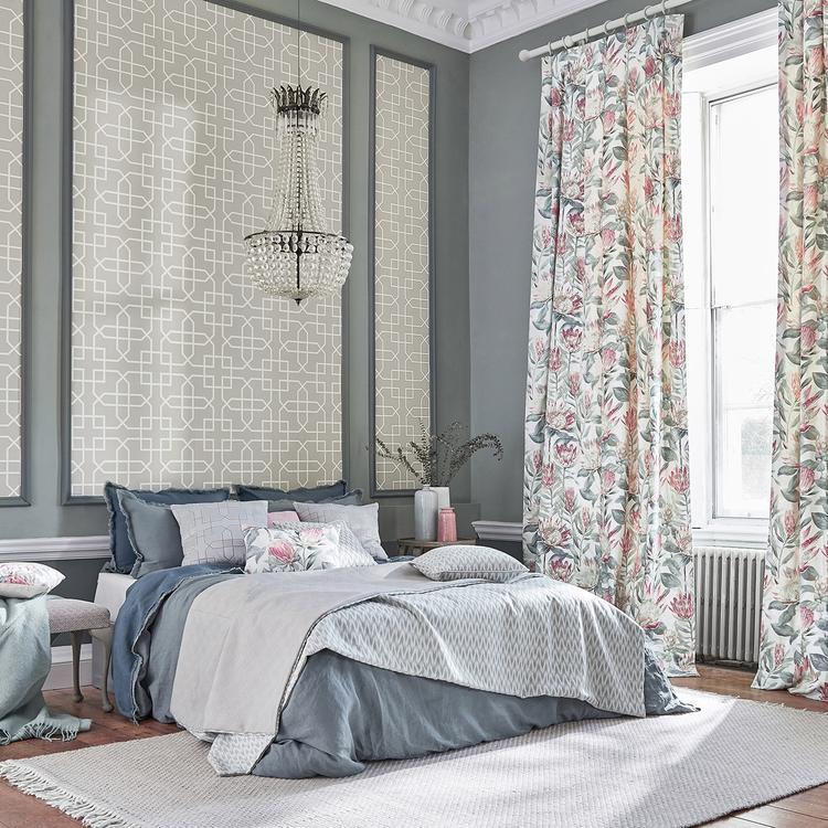 SANDERSON King Protea Fabric Classic Floral Rhodera - DGLA226573