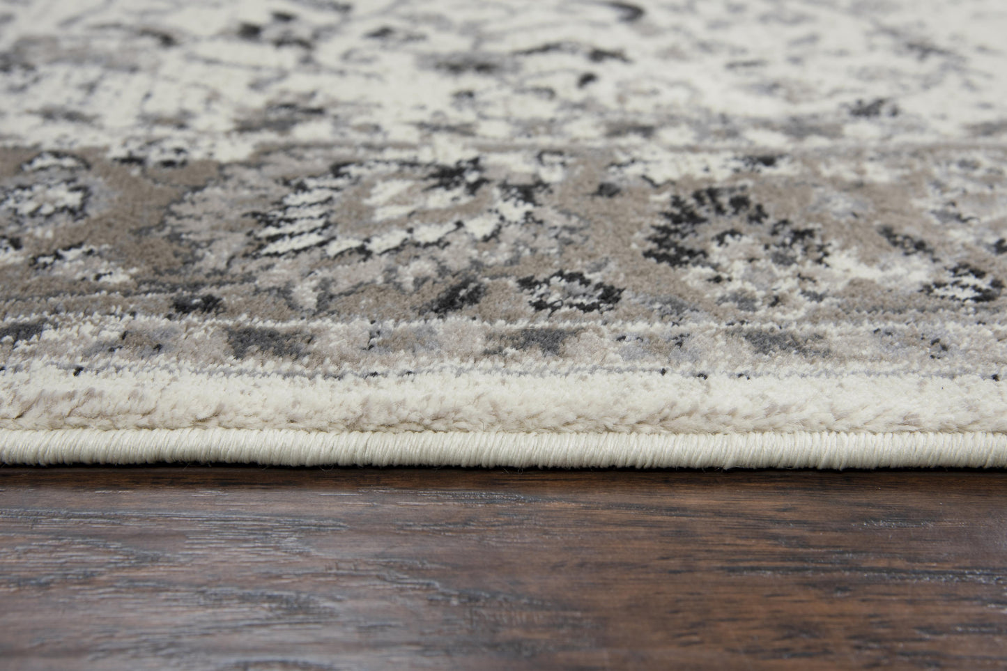 Traditional 8' x 10' rug.