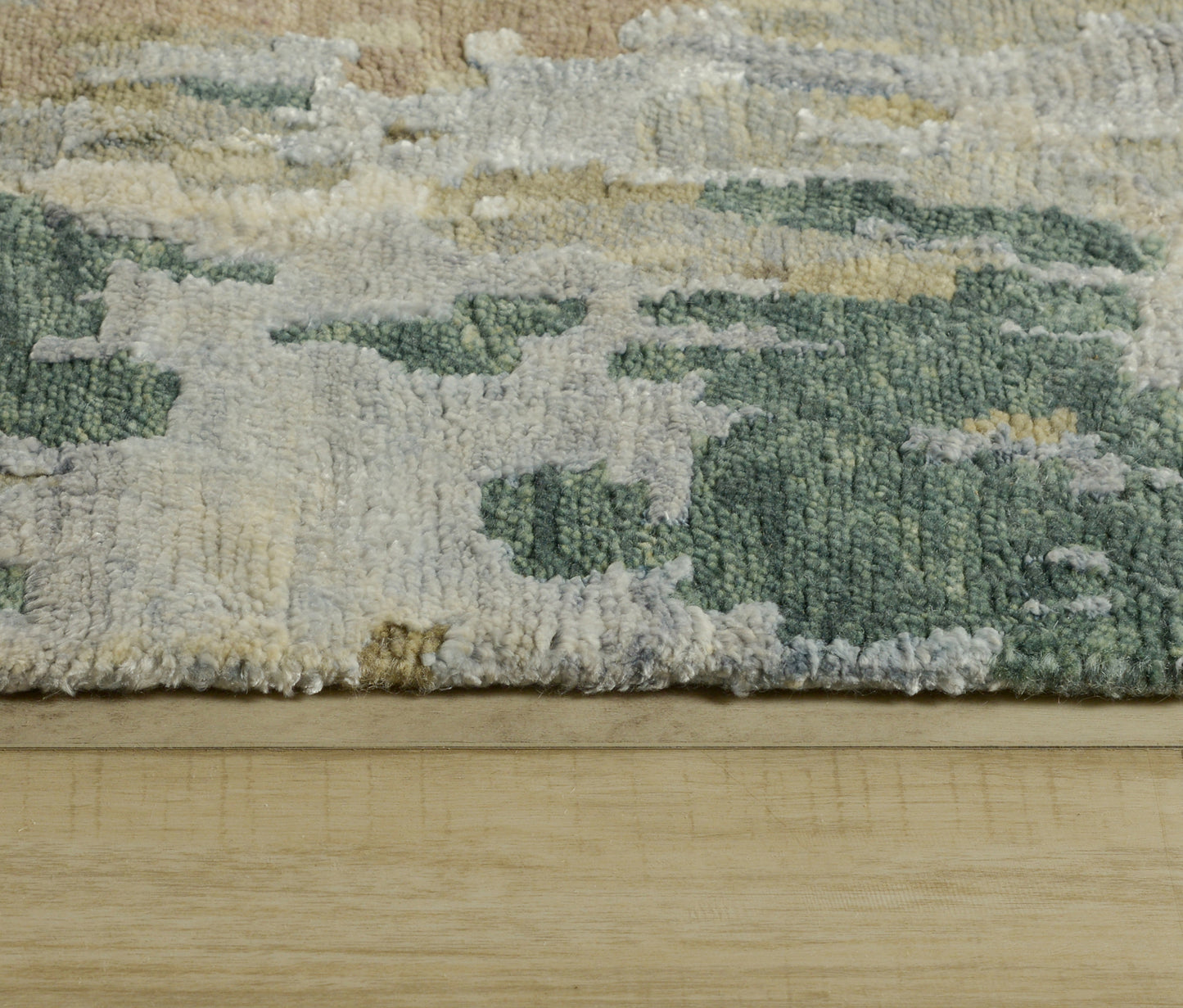 Contemporary rug, 10' x 14'.