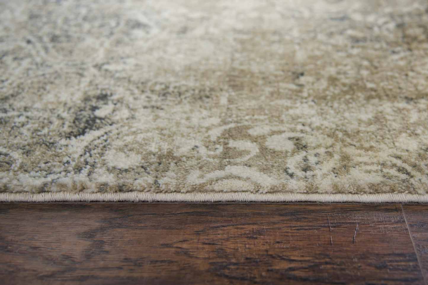 Transitional area rug, 9' x 12'.