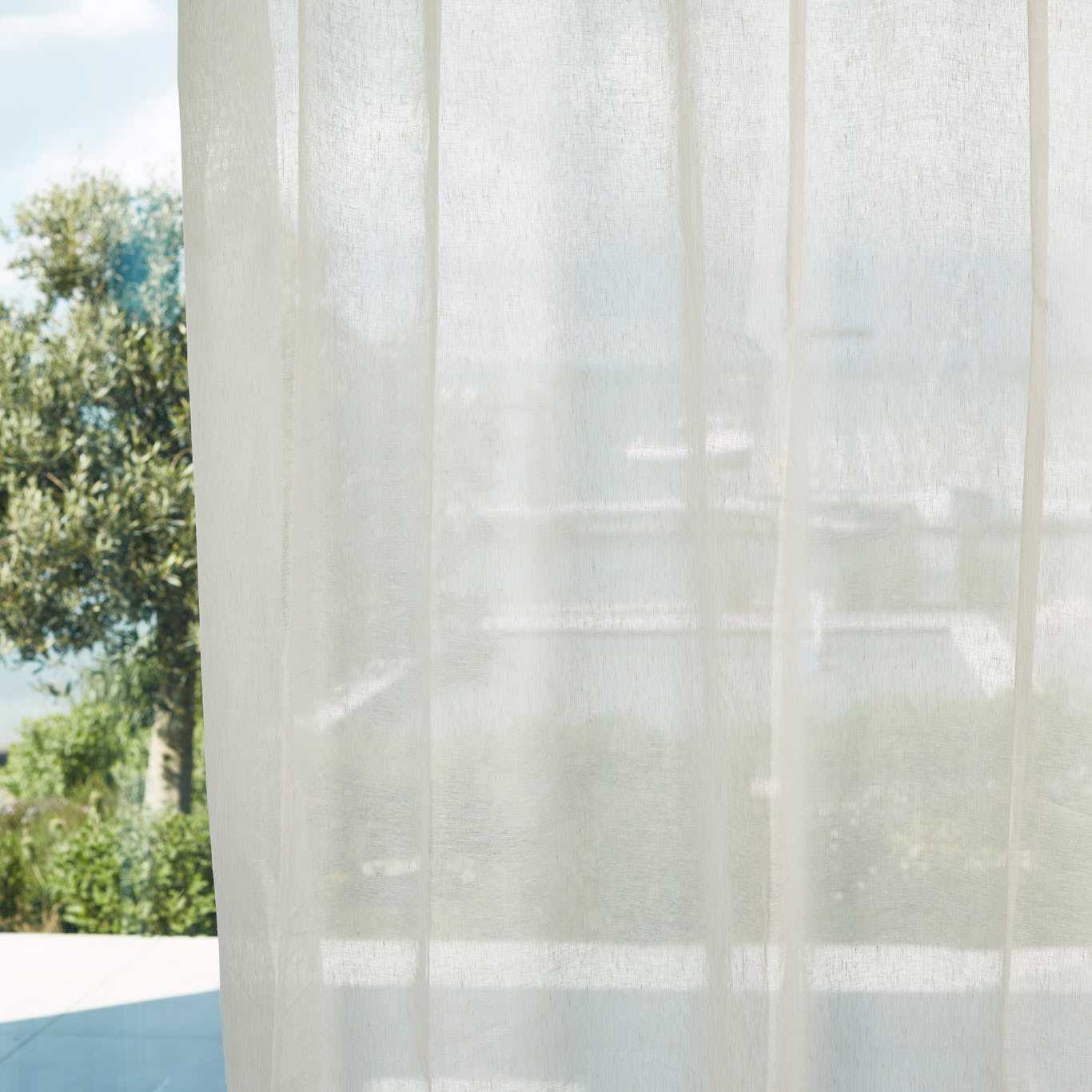 HARLEQUIN Lucent Fabric Plains , Textures Chalk - HCOL133974