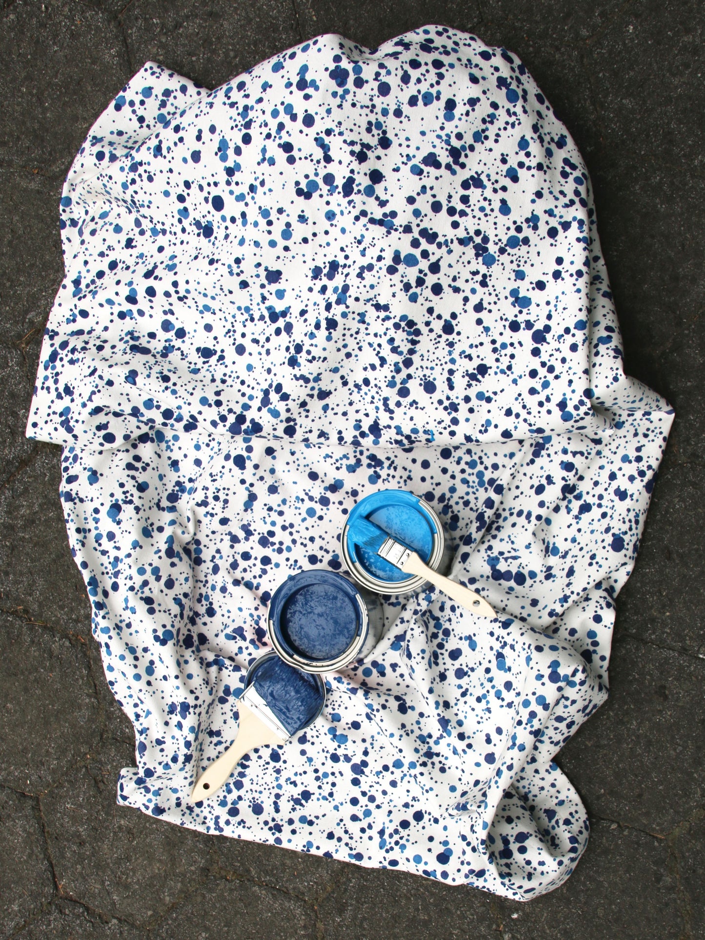 SCALAMANDRE SPATTER COTTON PRINT FABRIC NAVY ON WHITE - HN 000NF0153 NEW SKU # HNF0153000N