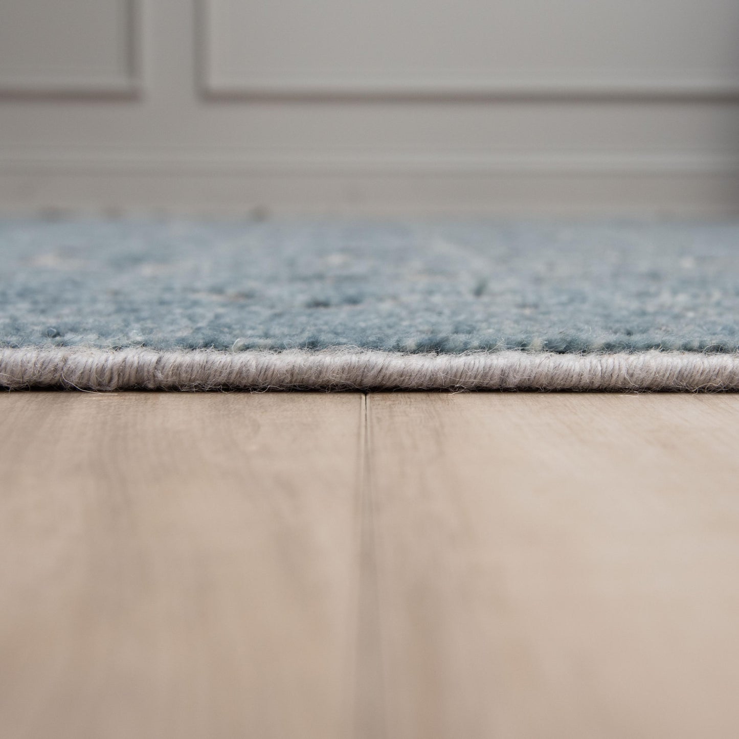 Traditional 9' x 12' rug.
