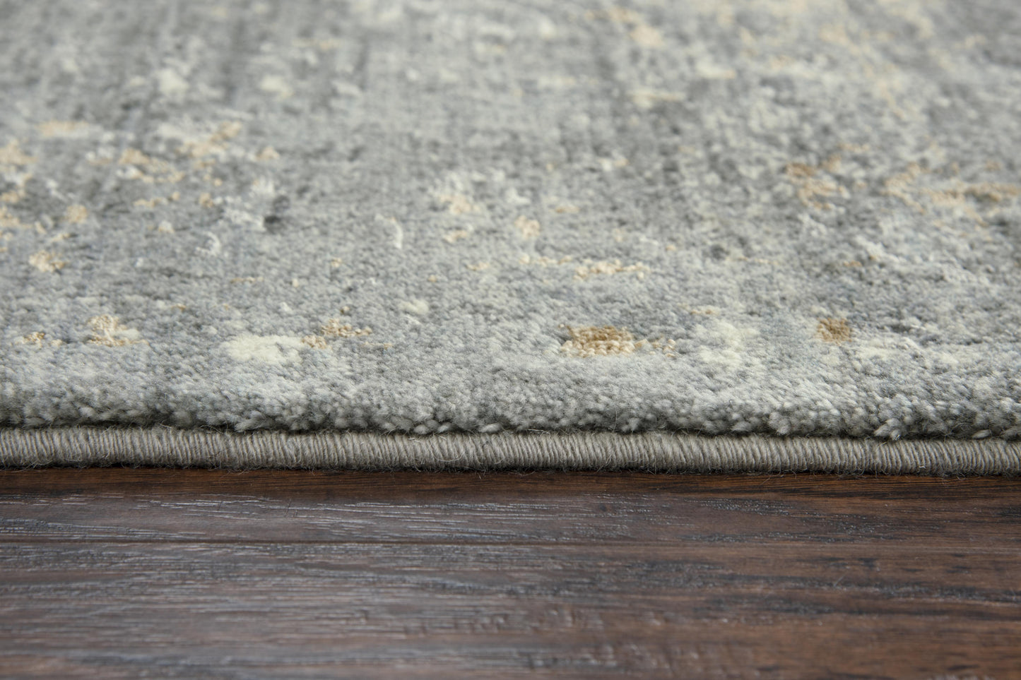 Traditional 2' x 3' rug.