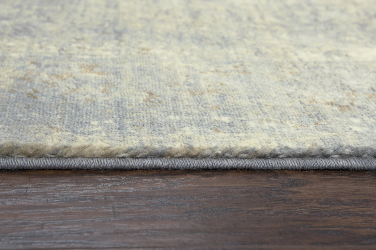 Traditional style rug, 5' x 8' .