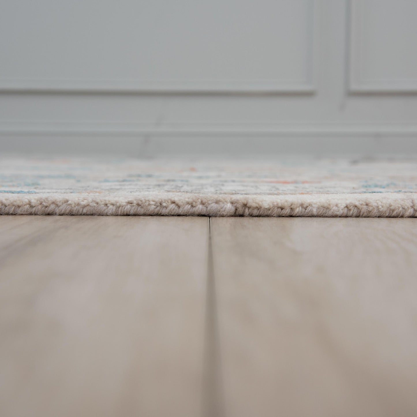 Intrigue Traditional rug, 2' x 3'.