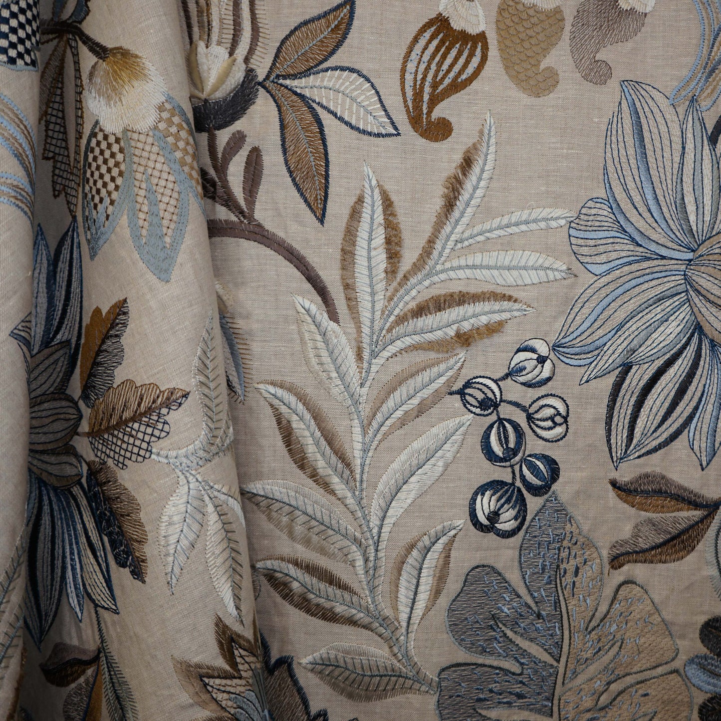 JF Fabrics JF Studio JUBILEE 67 Fabric Floral, traditional Beige, Blue Embroidery, Linen - 9005367 SJ102