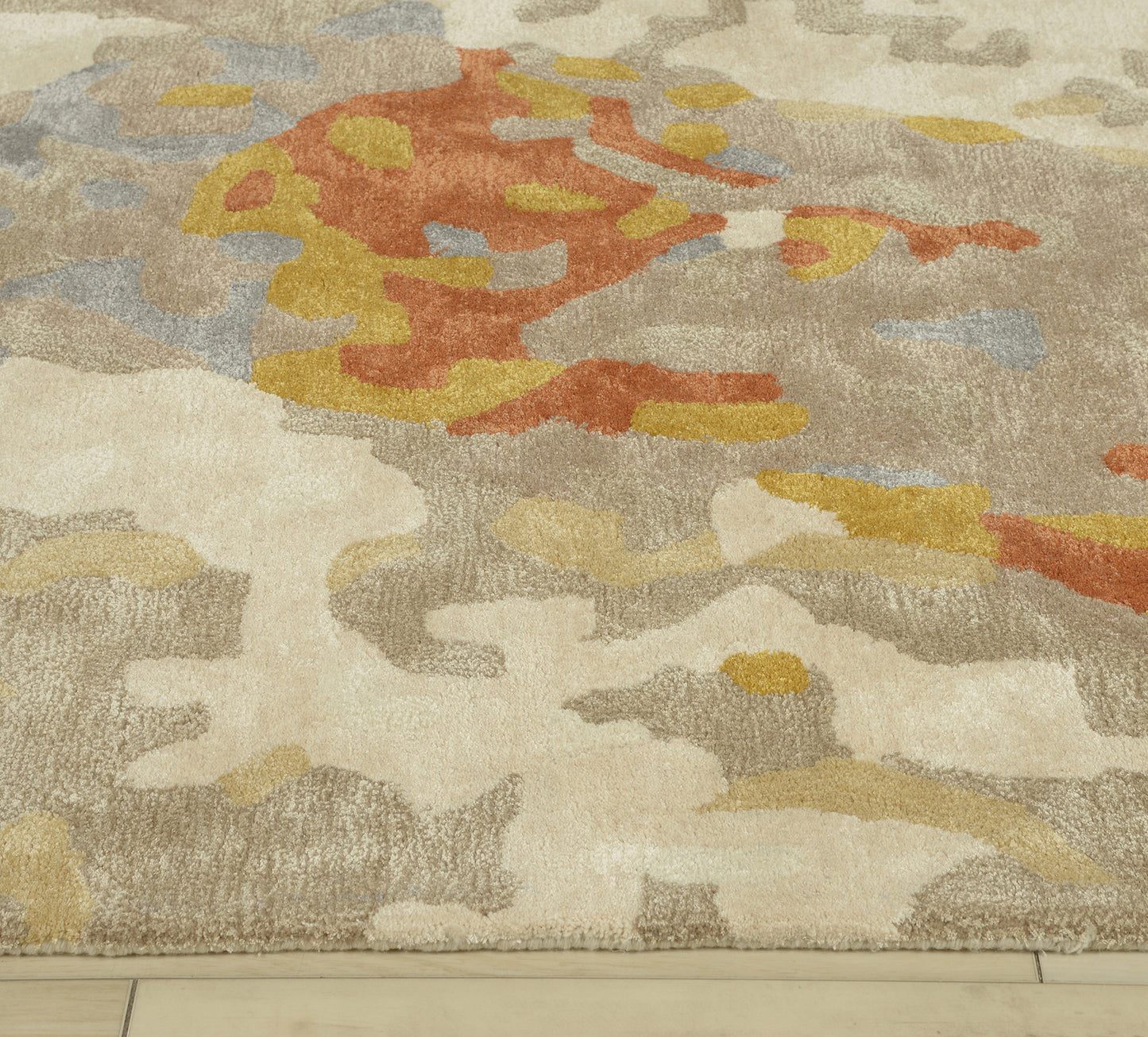Modern rug, 2' x 3'.