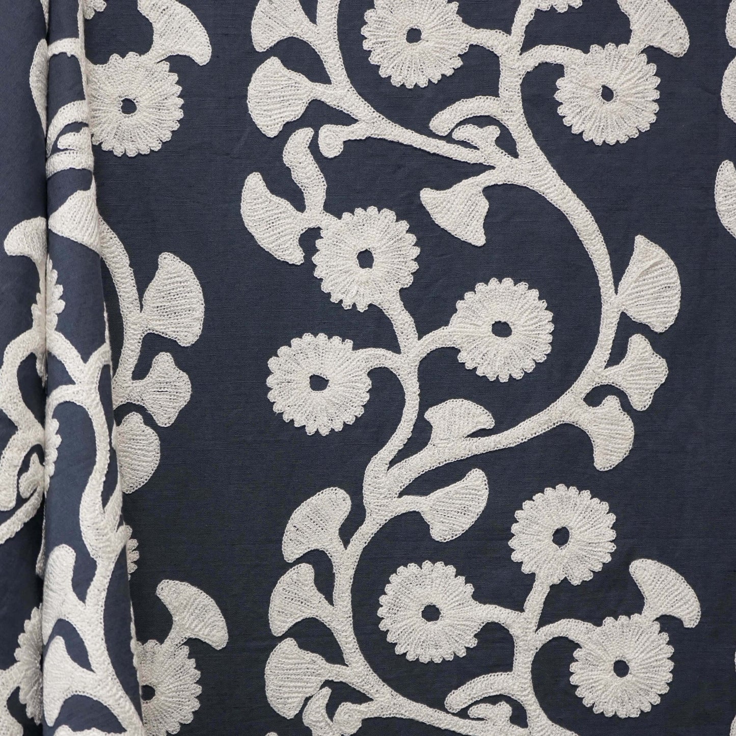 JF Fabrics JF Studio KINDRED 91 Fabric Floral, traditional Blue, White Crewel, Embroidery, Linen - 9006091 SJ102