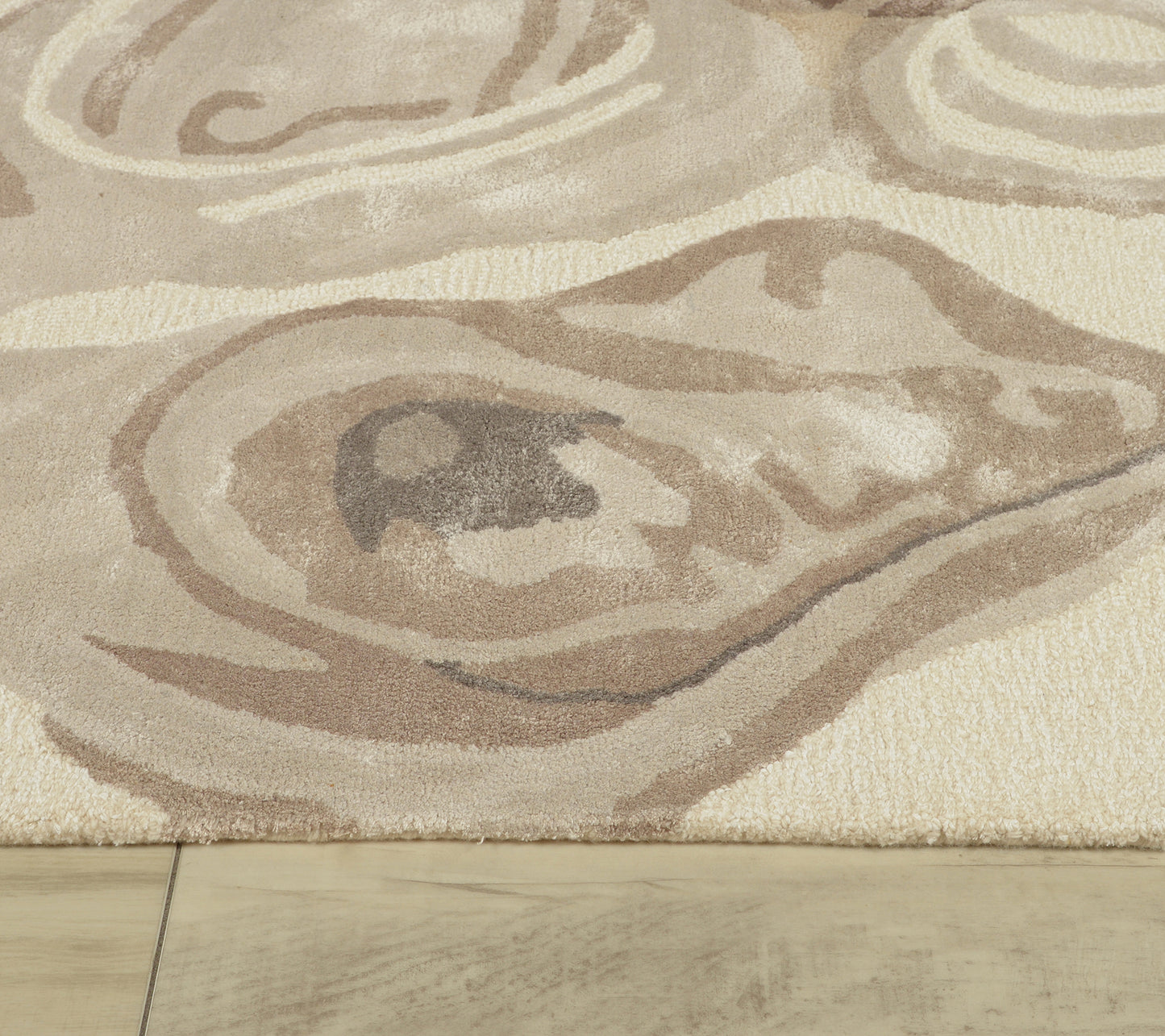 Area rug, 9' x 12'.