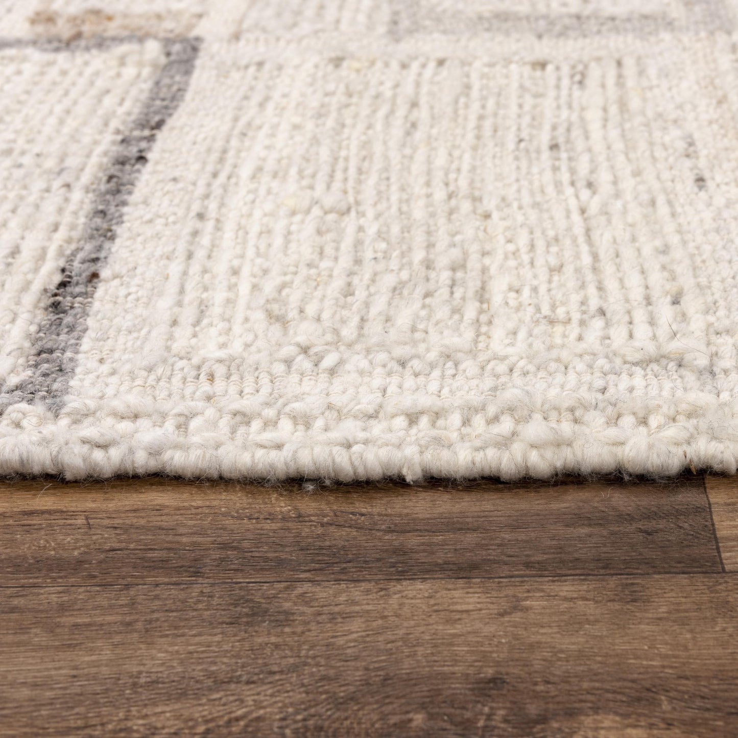 Contemporary rug, 5' x 8'.