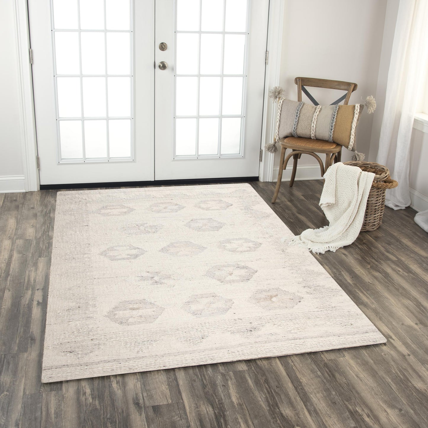 Rustic lodge style area rug, 5' x 8'.