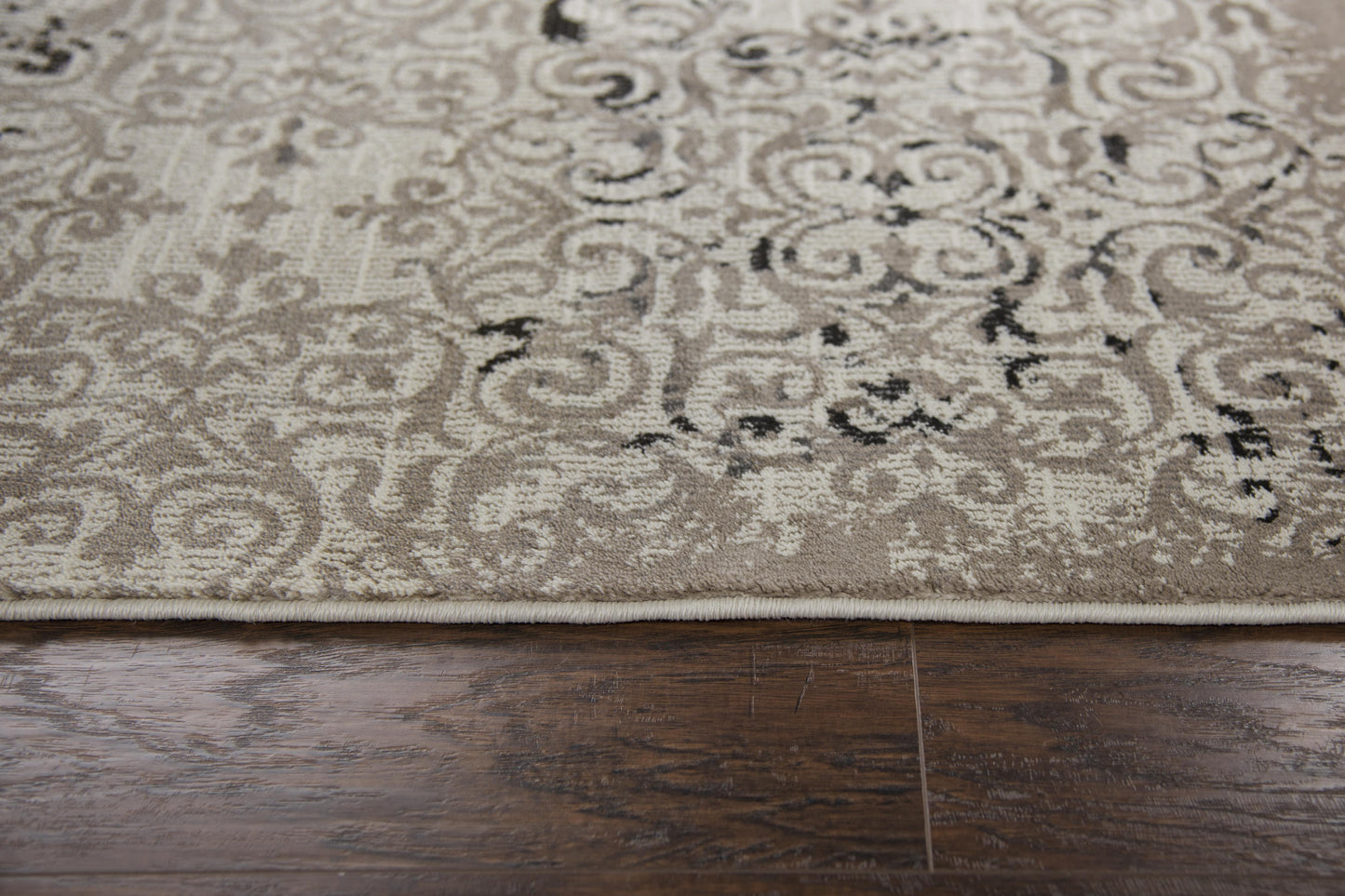 Traditional 10' x 13' rug