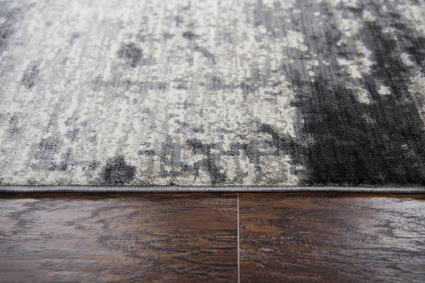 Contemporary rug, 5' x 8'.
