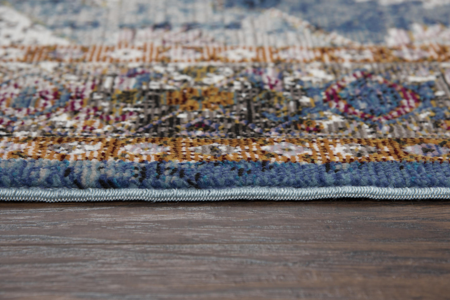 Traditional rug, 4' x 6'.