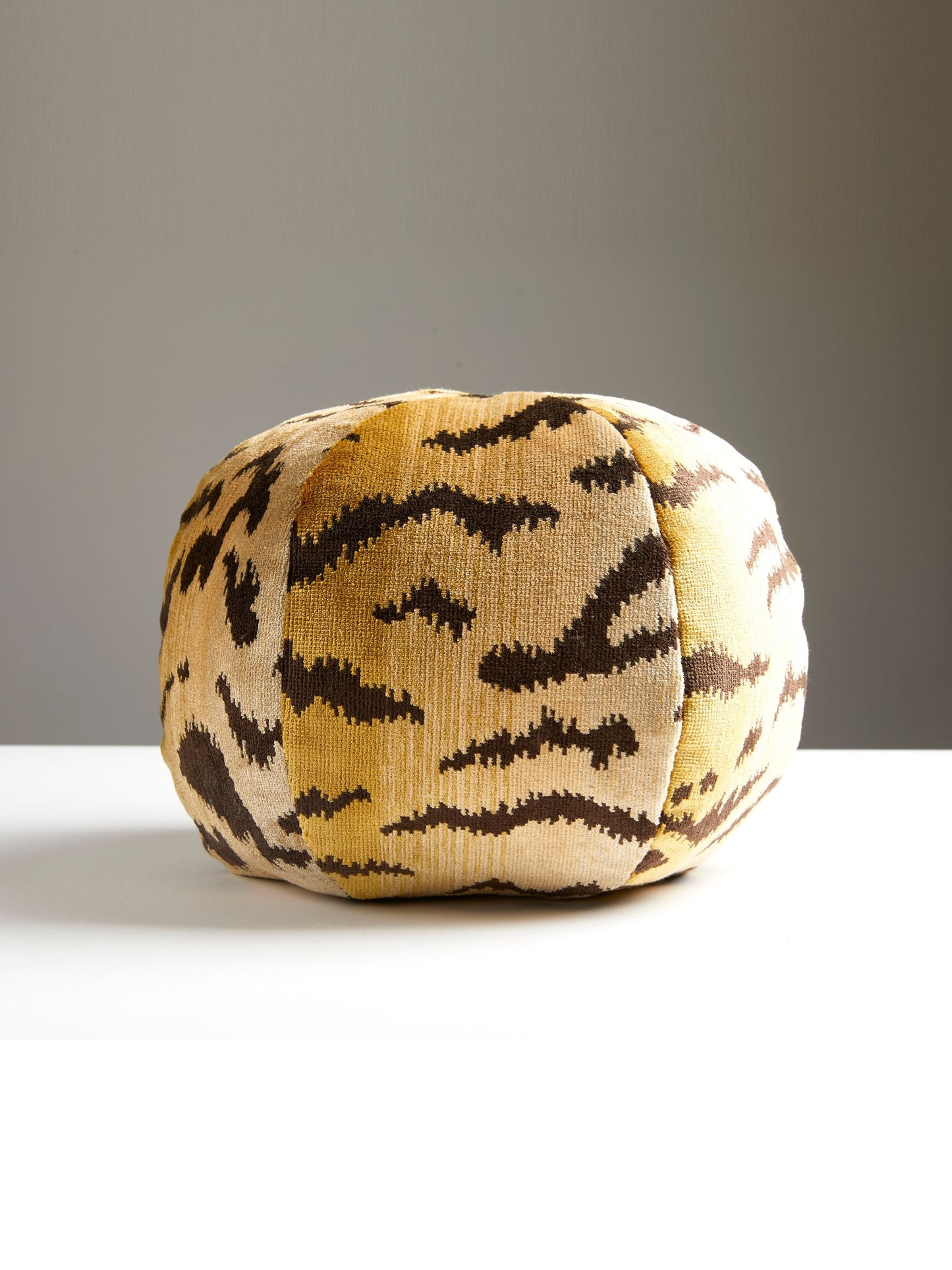 SCALAMANDRE PILLOWS ANIMAL SKIN ROUND - SC 0007STIGRPILL NEW SKU # SCSTIGRPILL0007