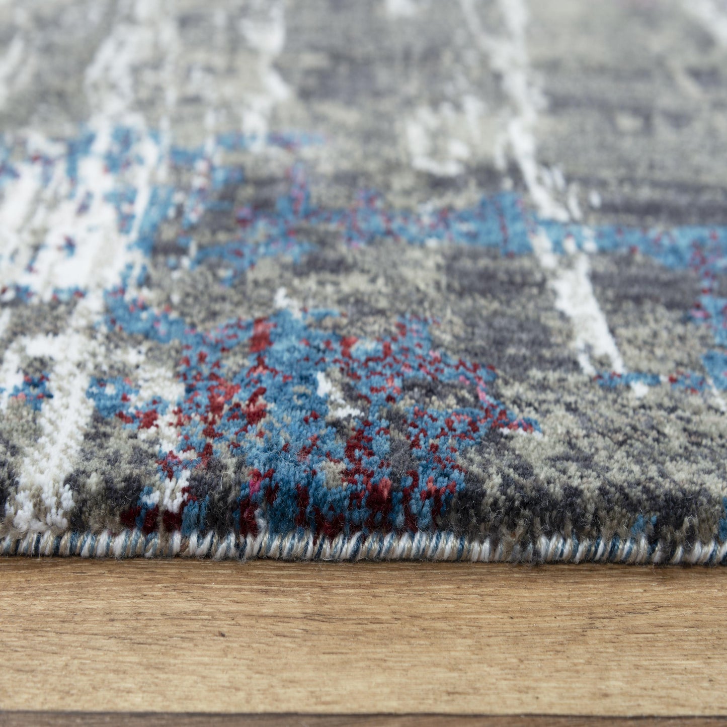 Contemporary rug, 5' x 8'.