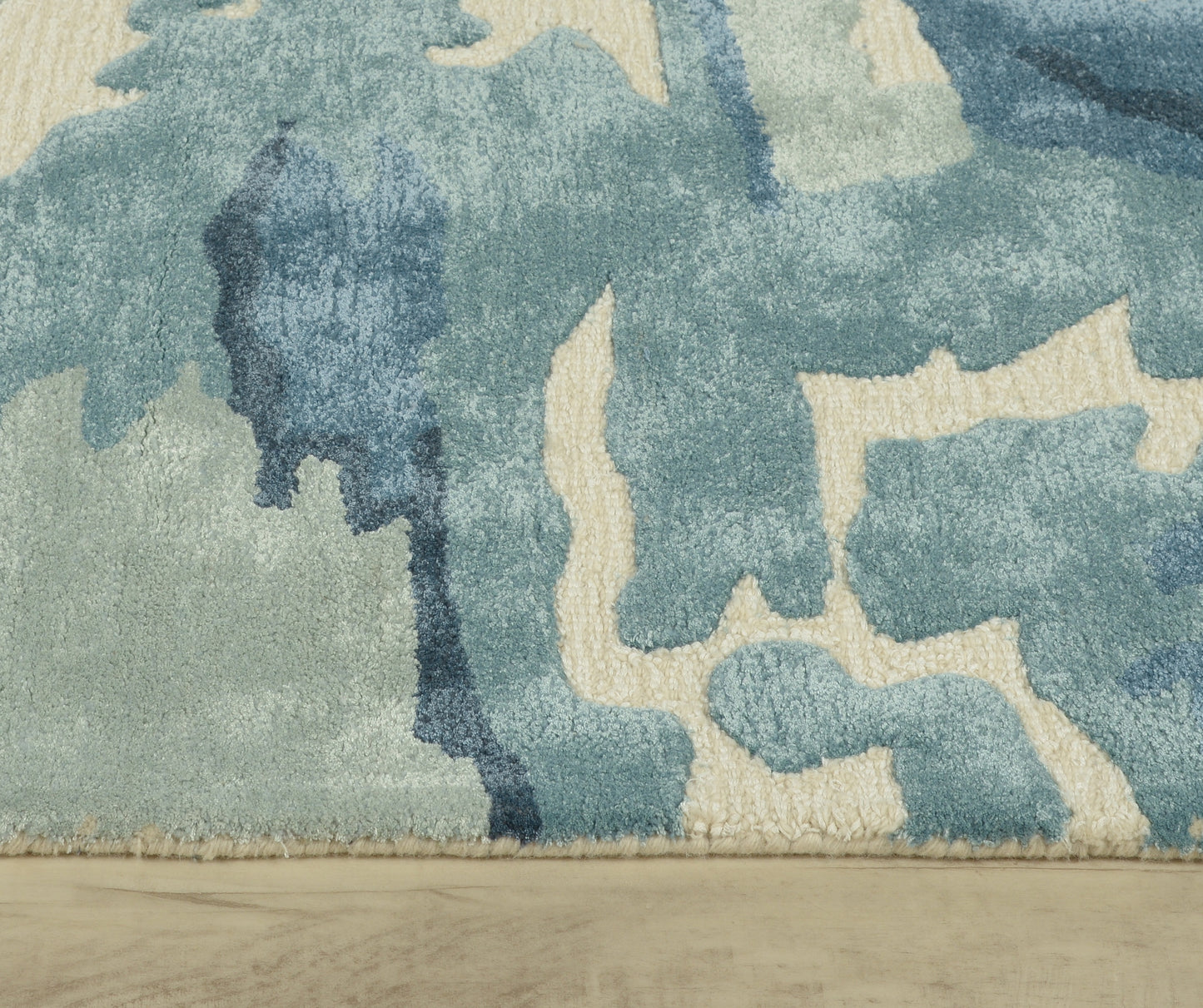 Modern rug, 10' x 13'.