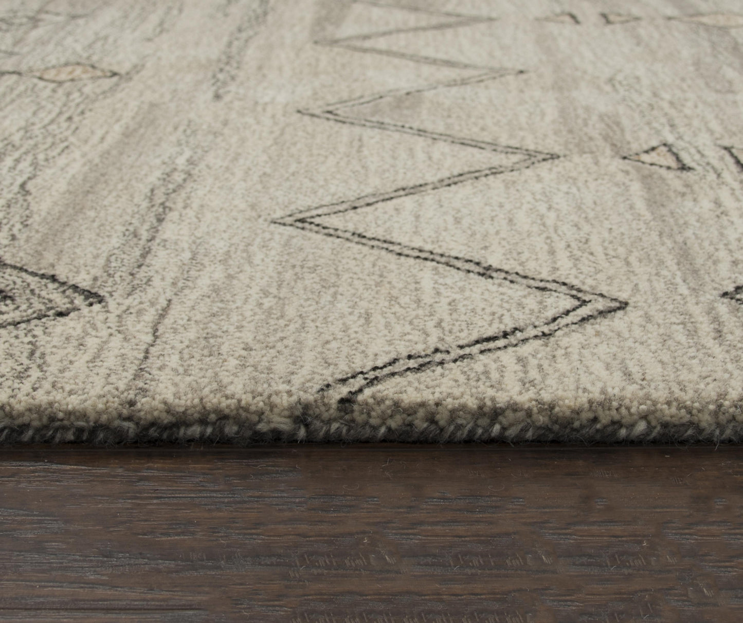 Suffolk Traditional rug, 9' x 12'.