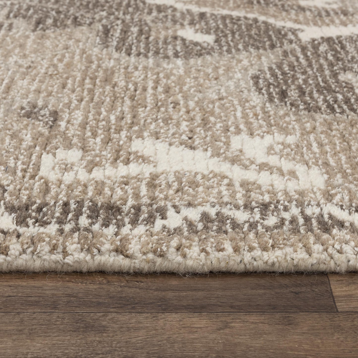 Traditional 9' x 12' rug